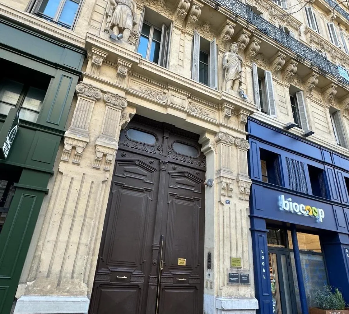 Appartemment Rue De La Republique, Joli Et Moderne Au Coeur Du Centre Marseilles Apartment